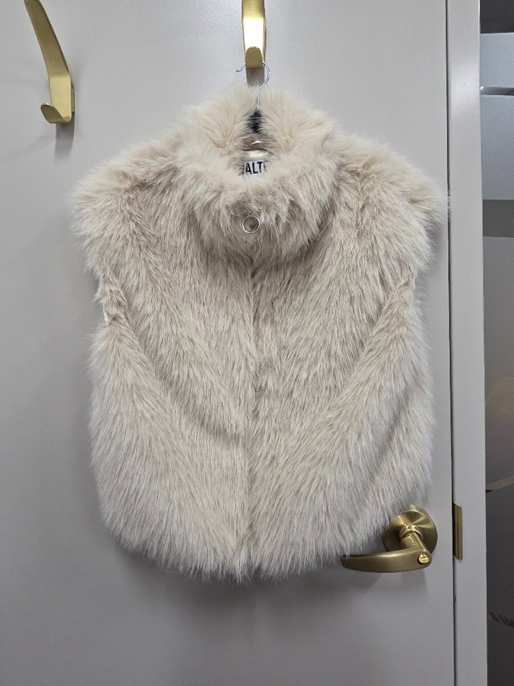 Walter Baker Faux Fur Vest – Cream/Ivory – Size M